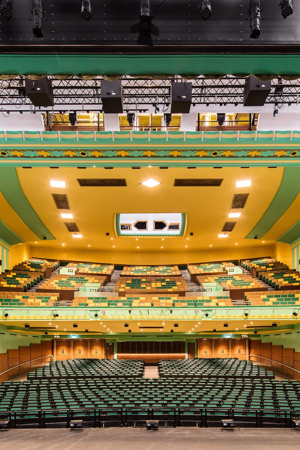 Inside the Stockton Globe